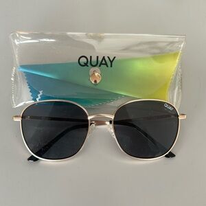 Quay sunglasses barely worn!